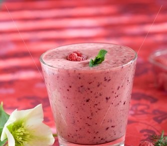 Smoothie din lamaie, capsuni si iaurt