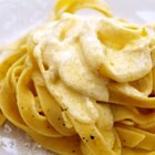 Tagliatelle cu trufe si sos de parmezan