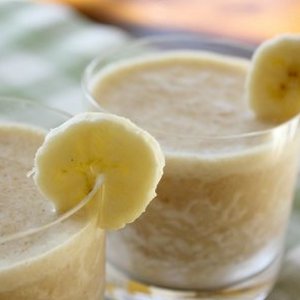 Smoothie cu banana si unt de arahide