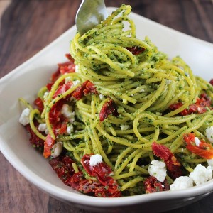 Spaghete cu pesto de kale