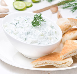 Cheama o bucatica de Grecia la tine acasa: tzatziki