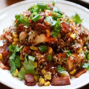 Salata de quinoa cu carne la gratar