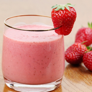 4 retete de smoothie cu capsuni, delicioase si energizante