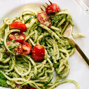 Spaghete cu pesto si rosii cherry